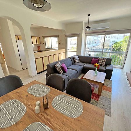 Central 2 Bed Sea View Apartment In Kyrenia كيرينيا المظهر الخارجي الصورة